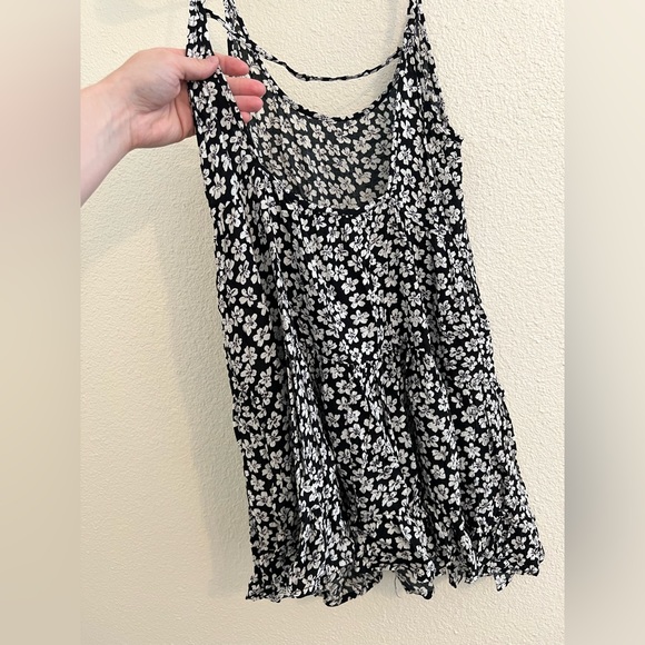 [Brandy Melville] Black Floral Jada Dress - Picture 4 of 9